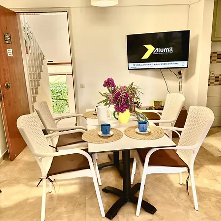 Travellers Lemonias Agios Gordios * אגיוס גורדיוס