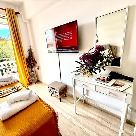 Travellers Lemonias Agios Gordios אגיוס גורדיוס